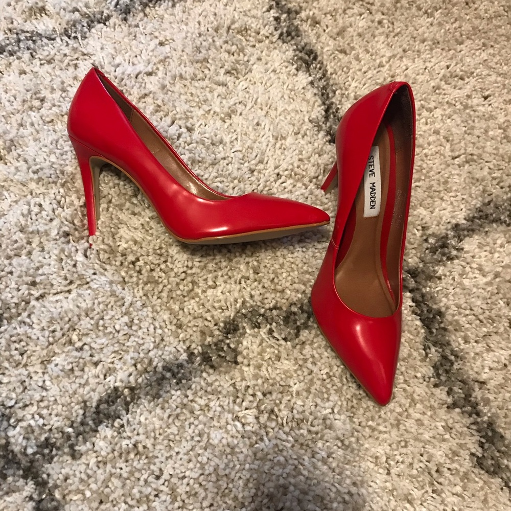 Steve Madden Red Pumps